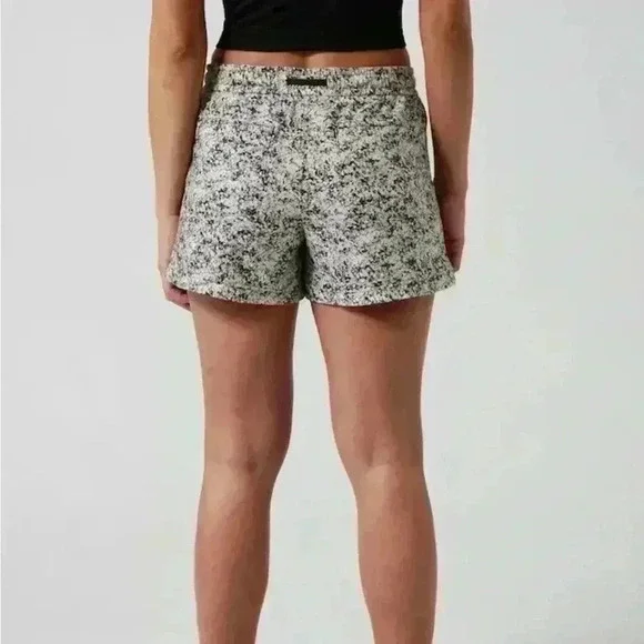 Athleta Farallon Short | Pebbles Texture Black | SZ M - Picture 2 of 11